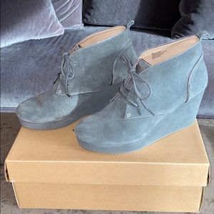 Tommy Bahama ‘Kaja’ Suede Wedge